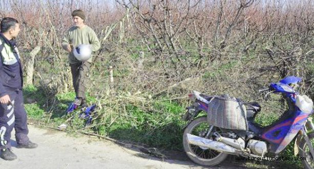 Kaza yapan bayan sürücüyü kask kurtardı