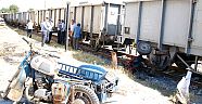 Motosiklet ile tren çarpıştı:1 ölü
